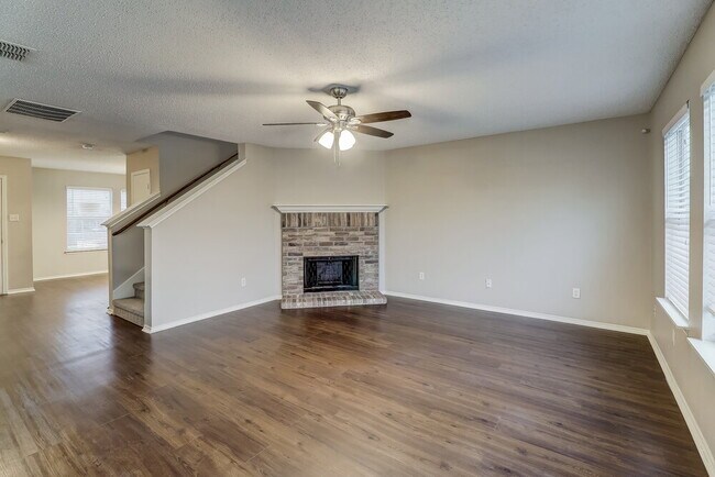 Building Photo - 2538 St Luke Ln