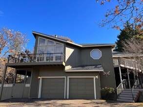 Building Photo - 400 Glenview Dr