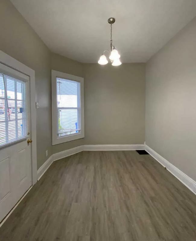 Foto del edificio - Modern Comfort: Charming 4-Bed, 2bath with...