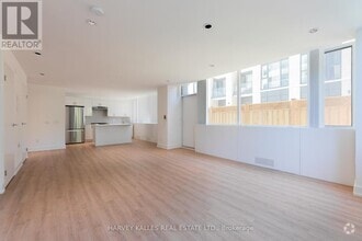 Building Photo - 289-289 The Kingsway