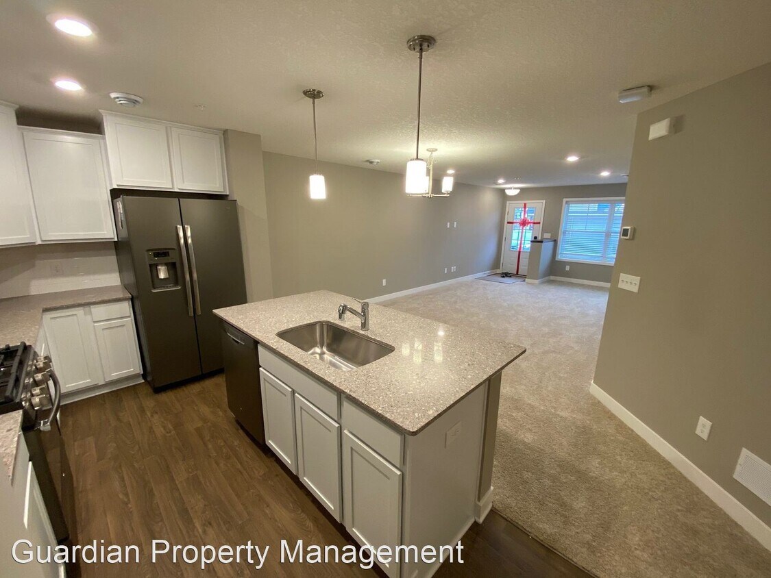 3 br, 2.5 bath House 8041 Abercrombie Ln House Rental in Woodbury, MN