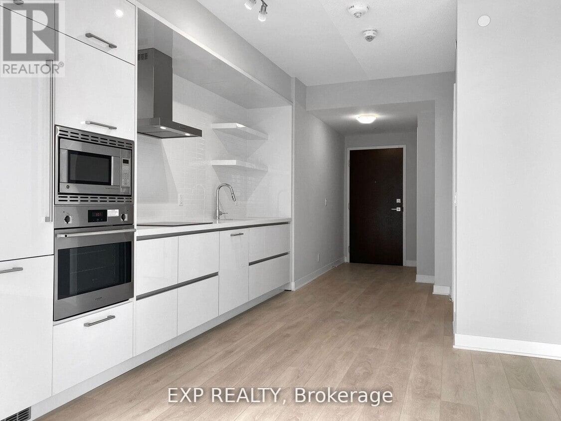Primary Photo - 2221-2221 Yonge St