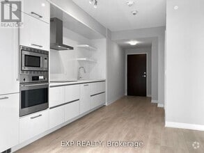 Building Photo - 2221-2221 Yonge St