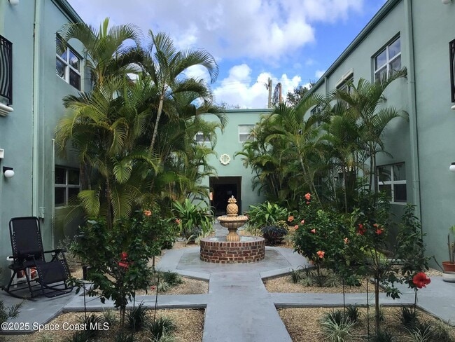 Building Photo - 220 Columbia Dr