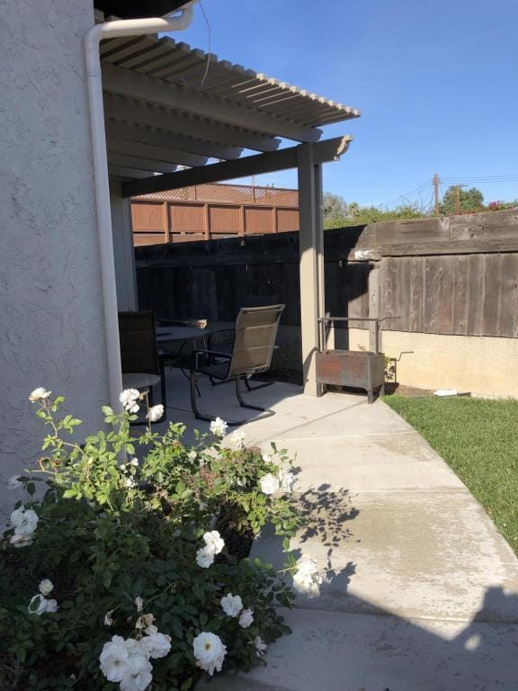 Building Photo - 2195 Canyon Dr