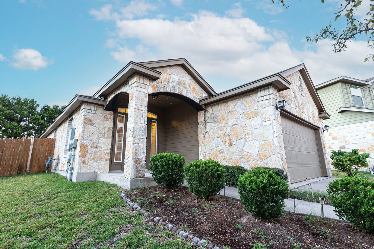 Foto principal - Cozy & Modern 3-Bed, 2-Bath Home in Austin...