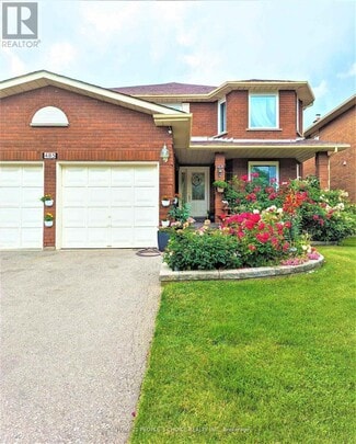 Building Photo - 485 Greenpark Crescent