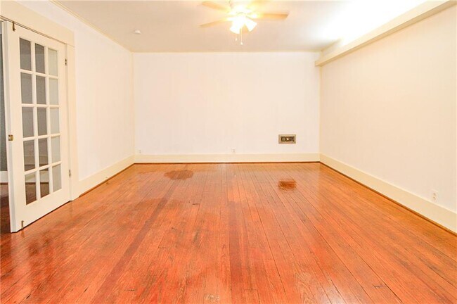 Building Photo - 1300 E Cesar Chavez St