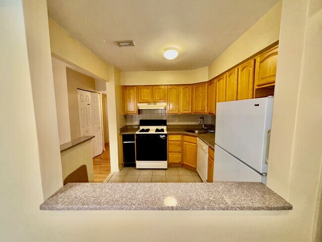 Building Photo - Queen Village 2bd w/ Parking and Private Deck
