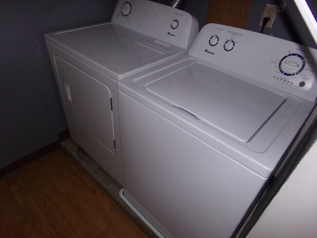 Foto del edificio - BCR Nice 2 BR Duplex W/D Included