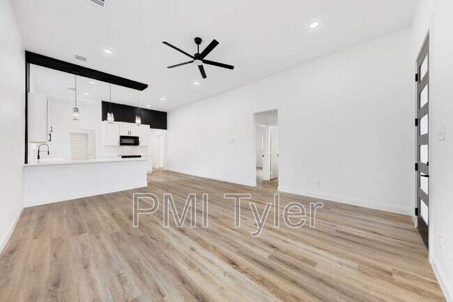Foto del edificio - 1269 Bonham St