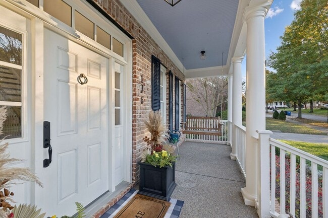 Building Photo - Luxury Executive Rental in Highlands of La...