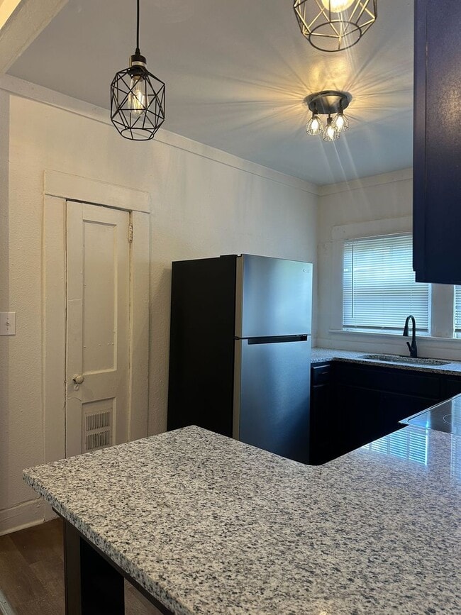Foto del edificio - 1229 8th Ave W