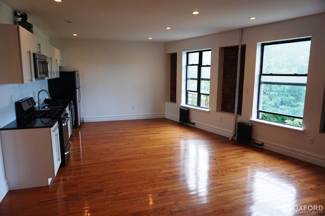 Building Photo - 736 Riverside Drive