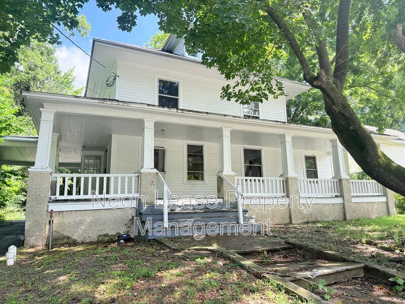 Primary Photo - 303 E 6th St
