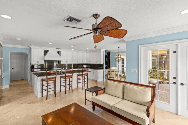 Foto del edificio - 2144 Henley Pl