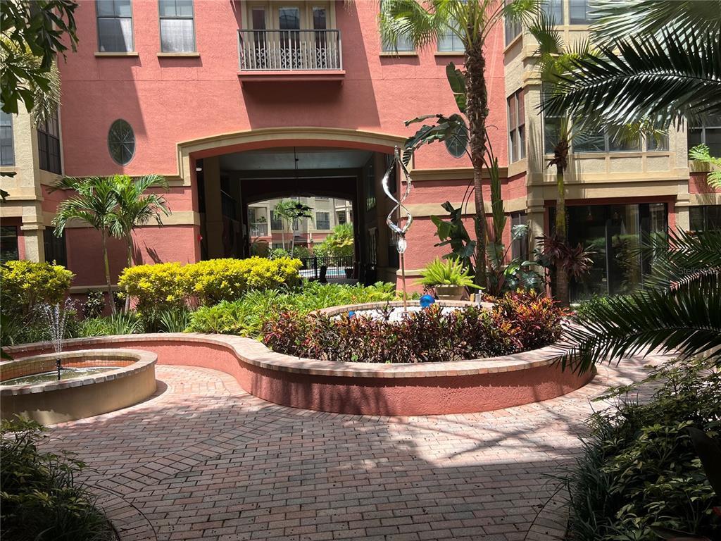 Foto principal - 911 N Orange Ave