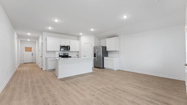 Building Photo - "Bright 4-Bedroom Haven with Scenic Views ...