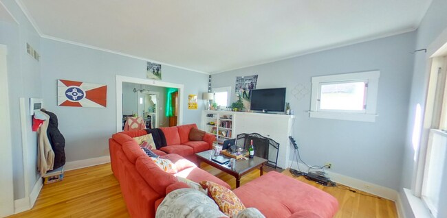Building Photo - 3D Tour Available - Near Campus & Aggievil...