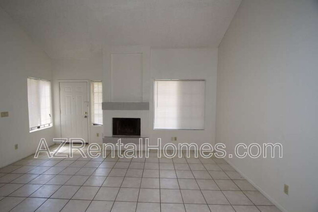 Foto del edificio - 819 N College Ave