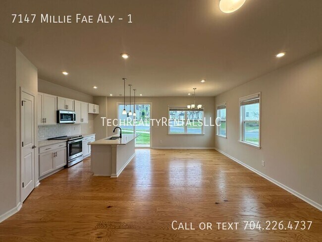 Foto del edificio - 7147 Millie Fae Aly