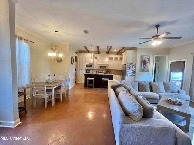 Building Photo - 112 Fairwind Wy