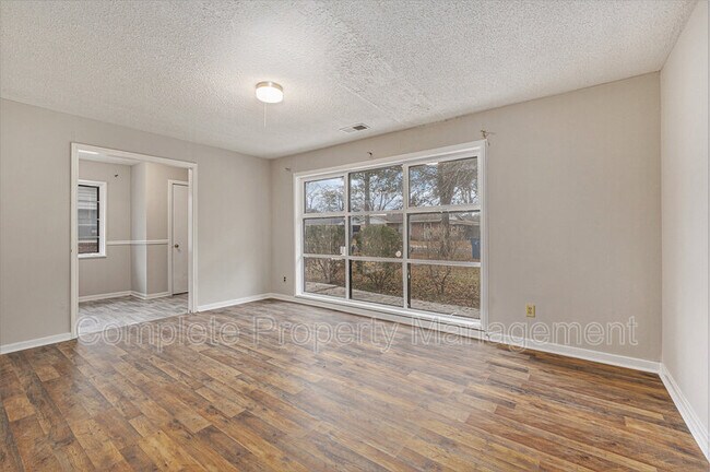 Building Photo - 532 Elam St