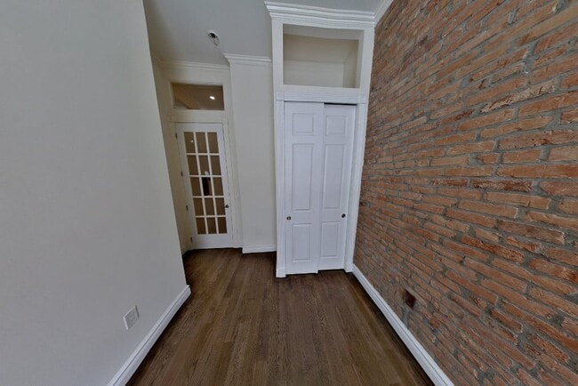 Building Photo - 420 W 51s Street (9th & 10th Ave), #2F