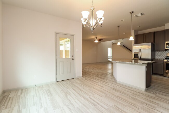 Foto del edificio - 7923 Fijian Cypress Dr