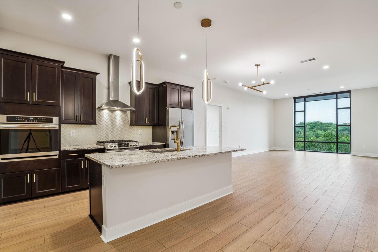 Foto principal - 6745 Longshore St