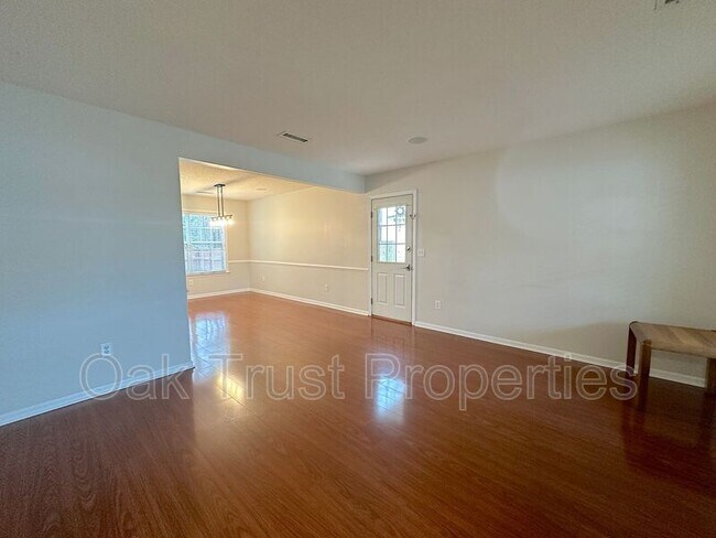 Building Photo - 142 Guildford Dr