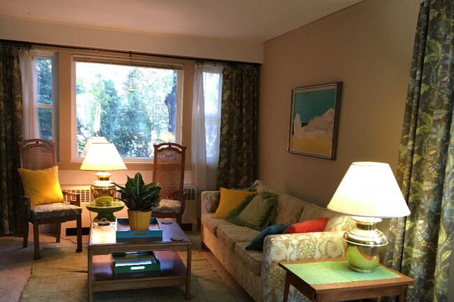 sala de estar - 2059 41st St