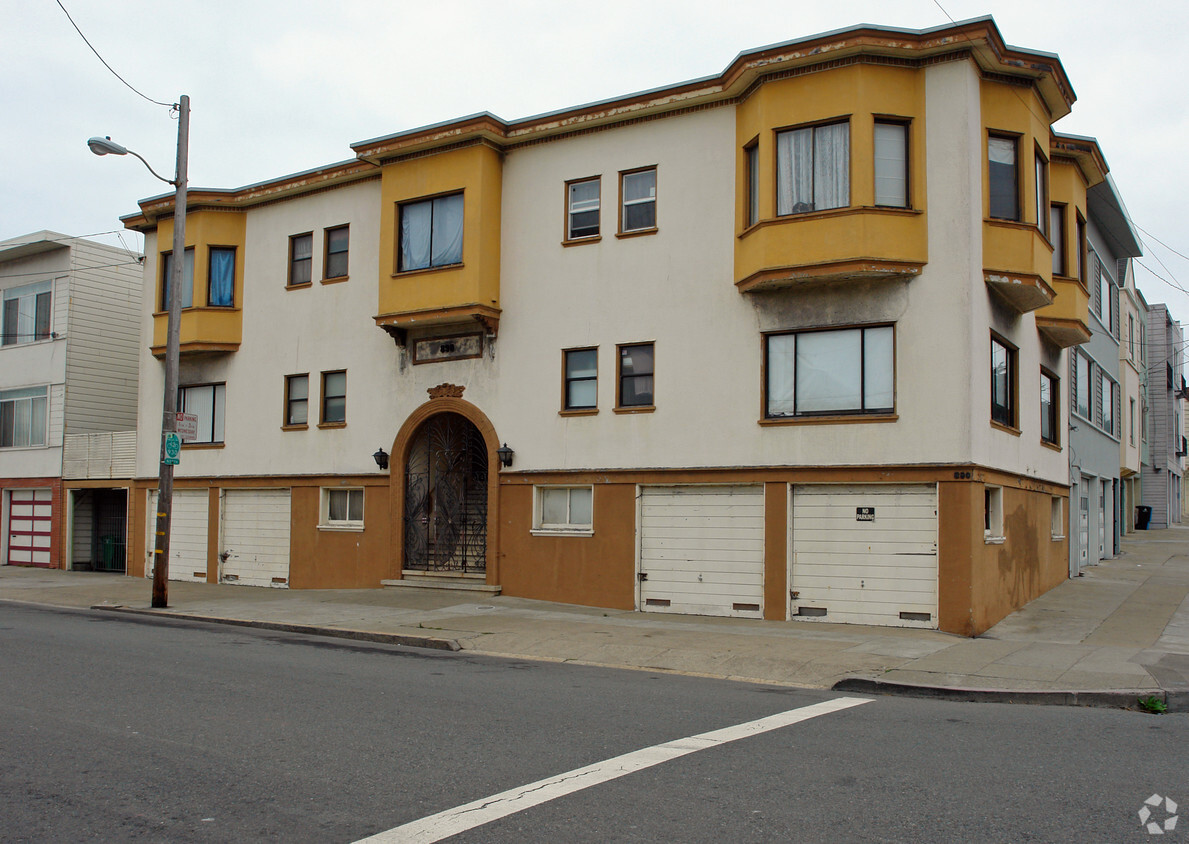 Primary Photo - 890 47th Ave