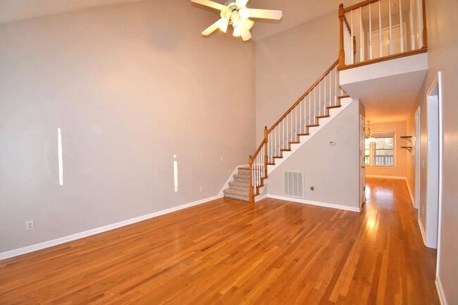 Building Photo - 3BR/2BA in heart of Mboro, great fenced in...