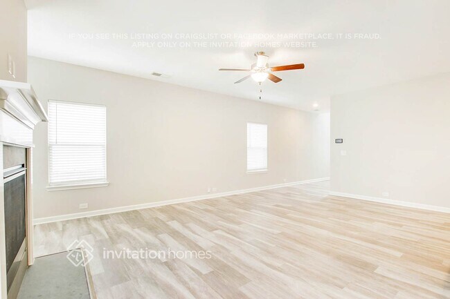 Foto del edificio - 3941 Lake Manor Way