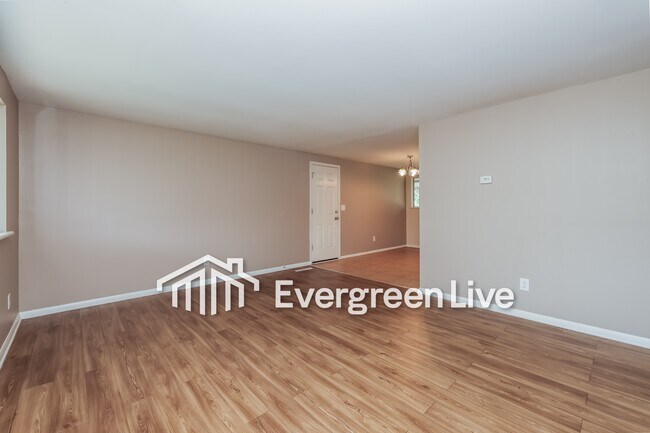 Building Photo - 6469 Hemingway Rd