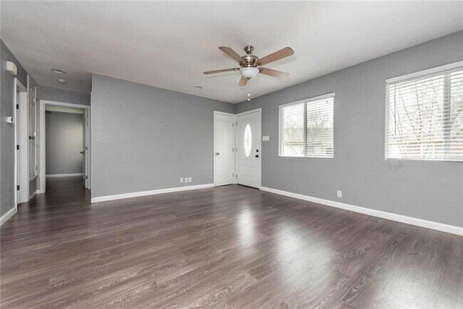 Building Photo - 2301 Tern Cir