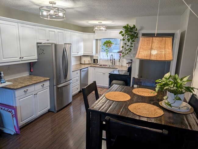 Building Photo - 19 Linden St S