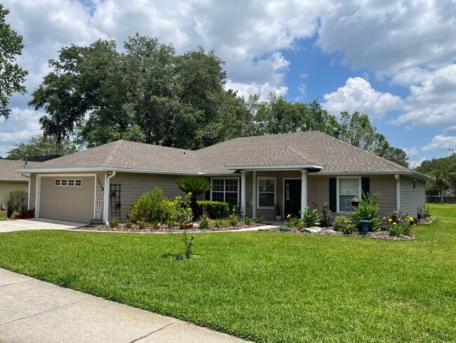 Foto del edificio - Bright and spacious home in Eagle Point!