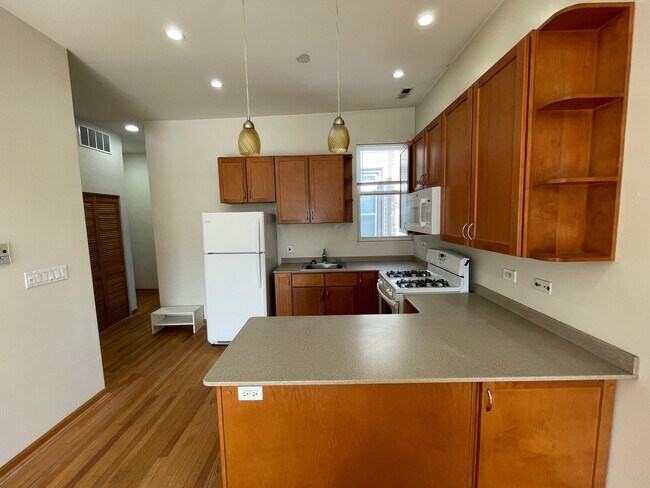 Foto del edificio - 2350 W Grand Ave
