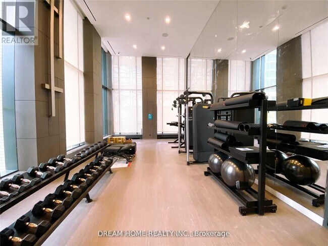 Building Photo - 15 Holmes Ave