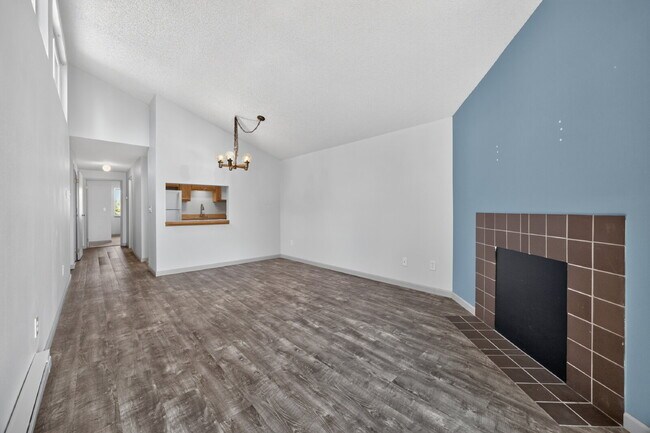 Foto del edificio - Your New Auburn Home Awaits — Bright 2BR Condo with Balcony & Pool Access