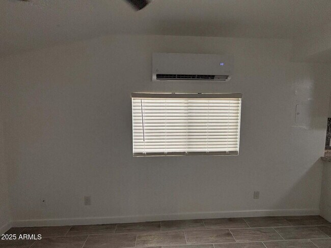 Foto del edificio - 2139 W Vista Ave