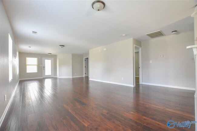 Building Photo - 189 Bermuda Lakes Dr