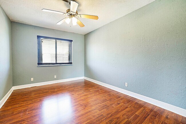 Foto del edificio - 320 Woodland Rd