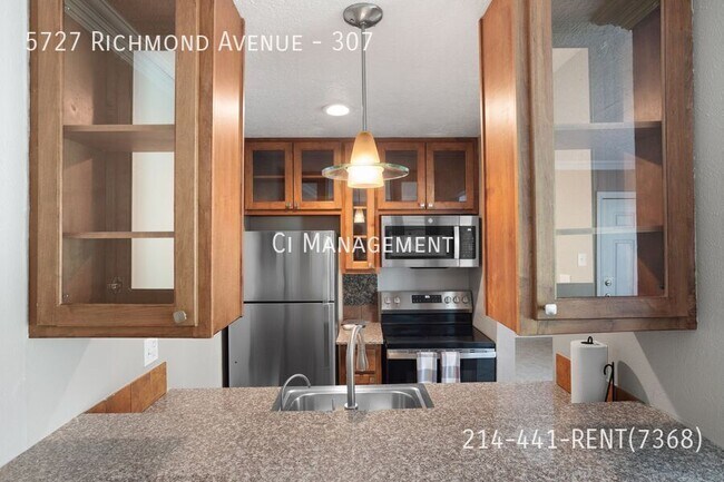 Foto del edificio - 5727 Richmond Ave