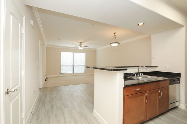 Foto del edificio - For Lease | 1 Bed, 1 Bath | 832 Sq Ft | Su...