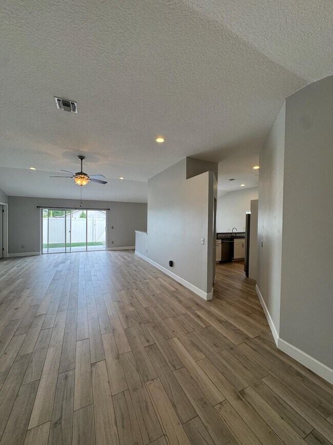 Building Photo - 12872 Meadowbend Dr