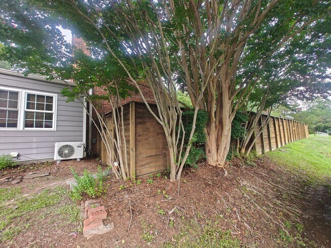 Building Photo - corner lot home with fenced rear yard
