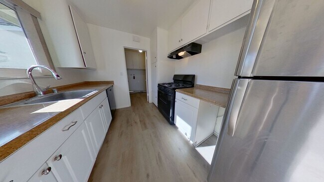 Foto del edificio - Single-level 3 bed / 1.5 bath Goleta Home ...